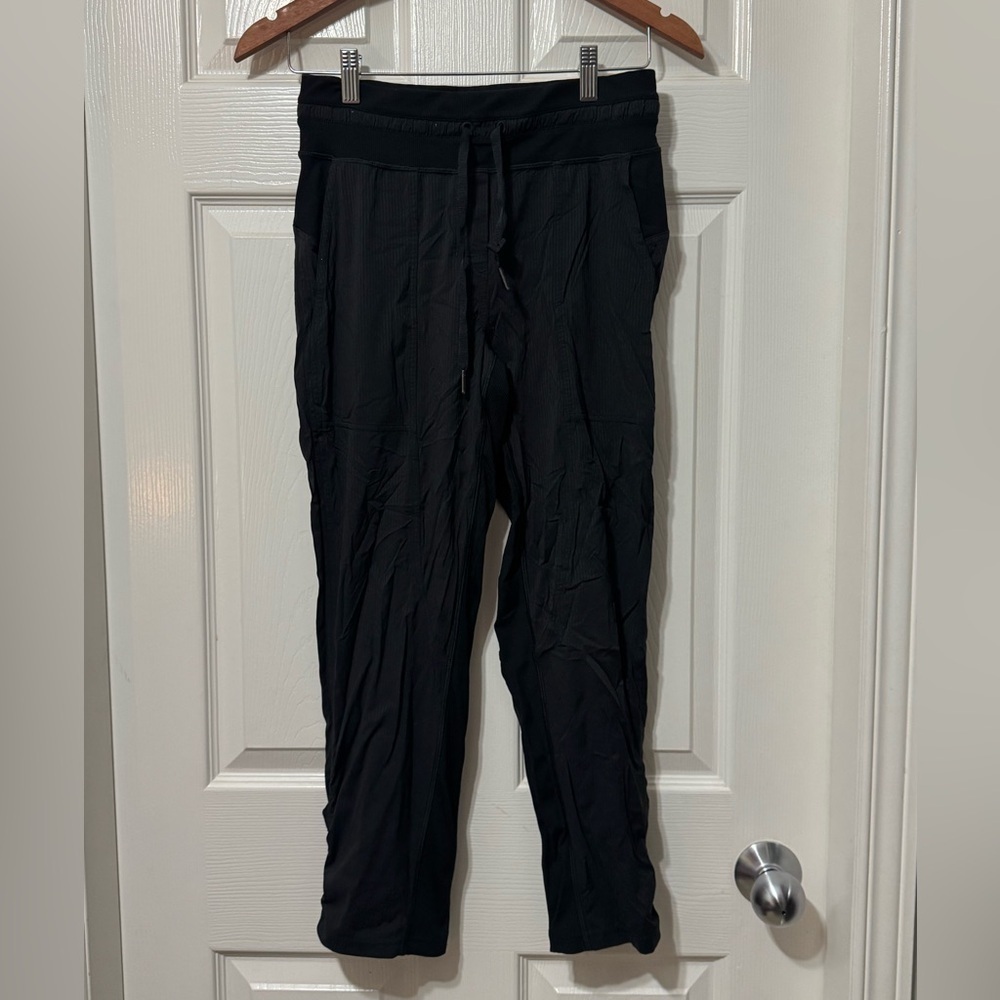 Lululemon dance studio crops size 4 vvvguc
